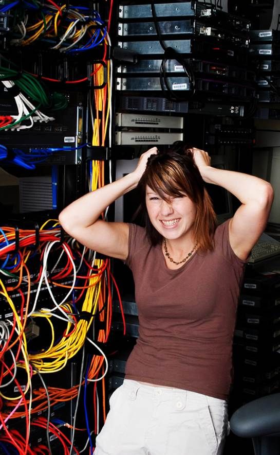 WxqChloe's tweet photo. Do you want to go crazy when meeting the cable mess? #cablemess https://t.co/w3GnLOSGCe