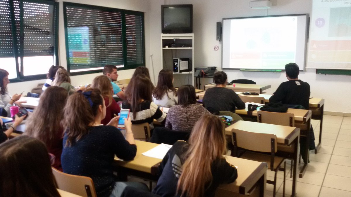 jmprietolobato's tweet photo. Hoy, en GP2, jugamos con @GetKahoot. Nos divertimos y ponemos a prueba nuestros conocimientos de #HASyTS16. #Gamificación #gamification https://t.co/tRzKe2pbPj
