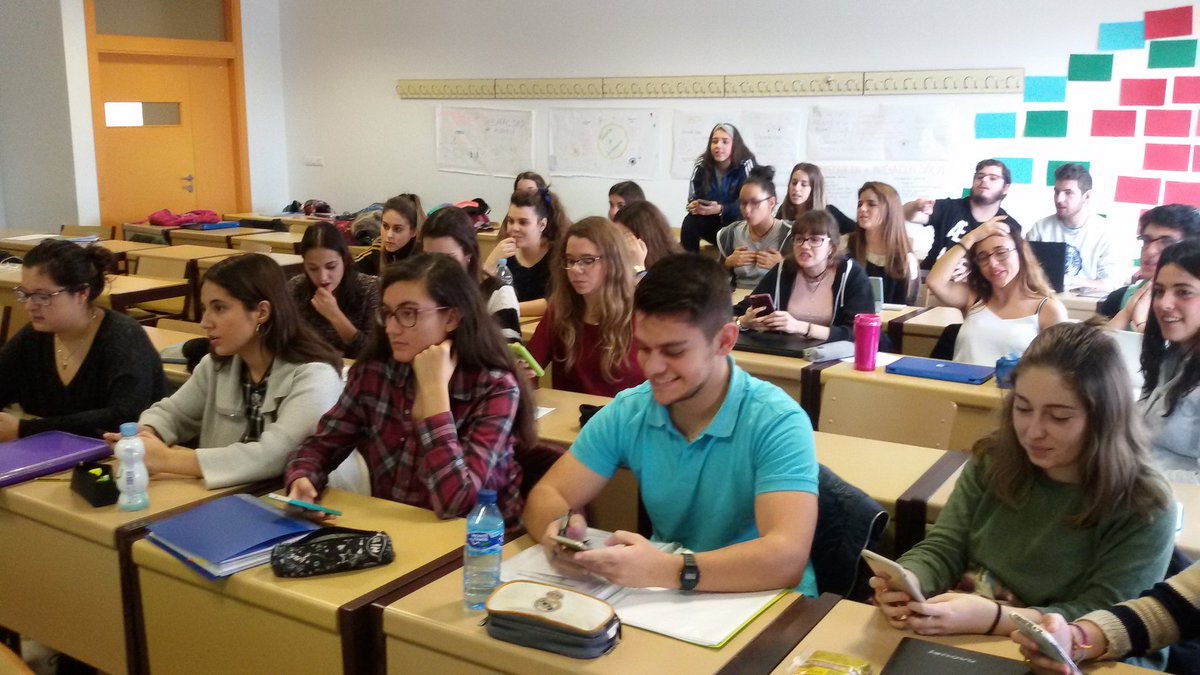 jmprietolobato's tweet photo. Hoy, en GP2, jugamos con @GetKahoot. Nos divertimos y ponemos a prueba nuestros conocimientos de #HASyTS16. #Gamificación #gamification https://t.co/tRzKe2pbPj