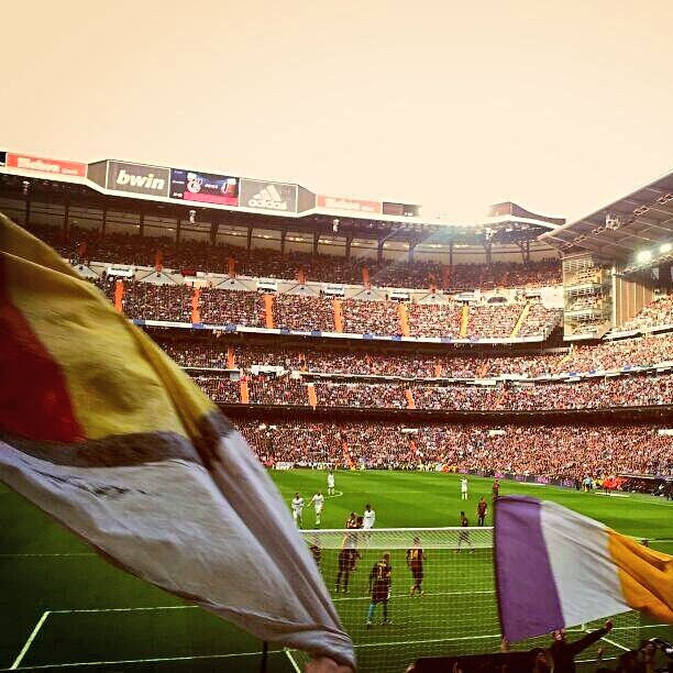 MarieteAMG's tweet photo. Volveremos, volveremos,
Volverenos otra vez,
volveremos a ese fondo,
q es el q nos vio nacer!!!
#FCKBCN #FondoSur #NoSurrender #Volveremos https://t.co/xmGfsS7dOJ