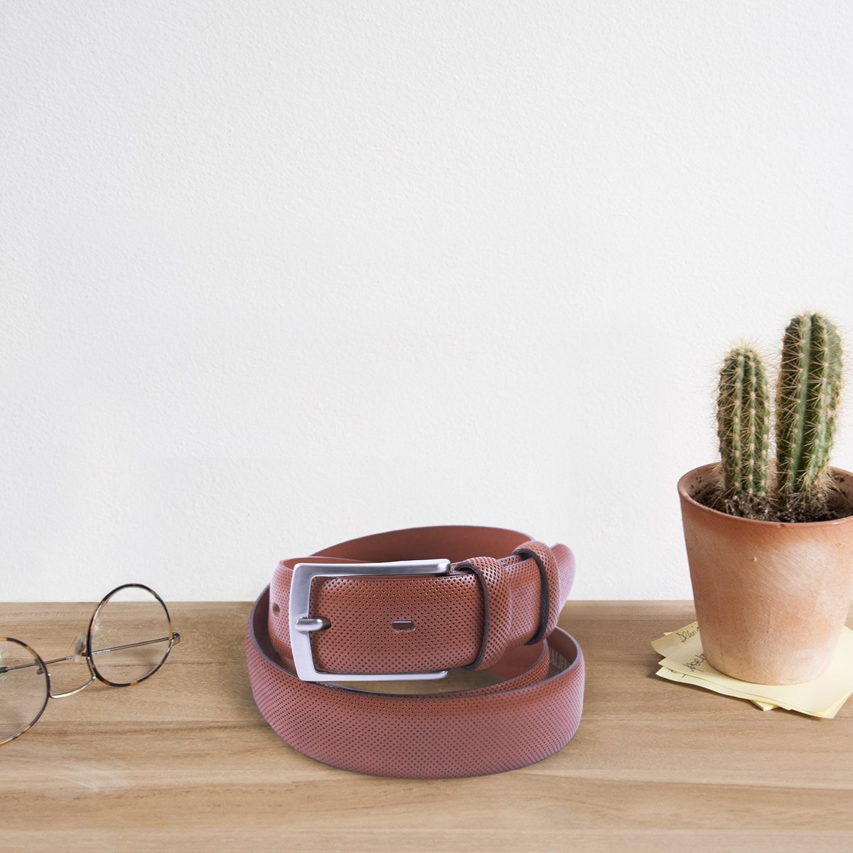 CavalierBleu's tweet photo. Vous cherchez le #BlackFriday? On préfère rééditer la Ceinture Parfaite. Cuir supérieur, motif élégant. 59€, disponible dès dimanche. https://t.co/s1R2RzSdLs