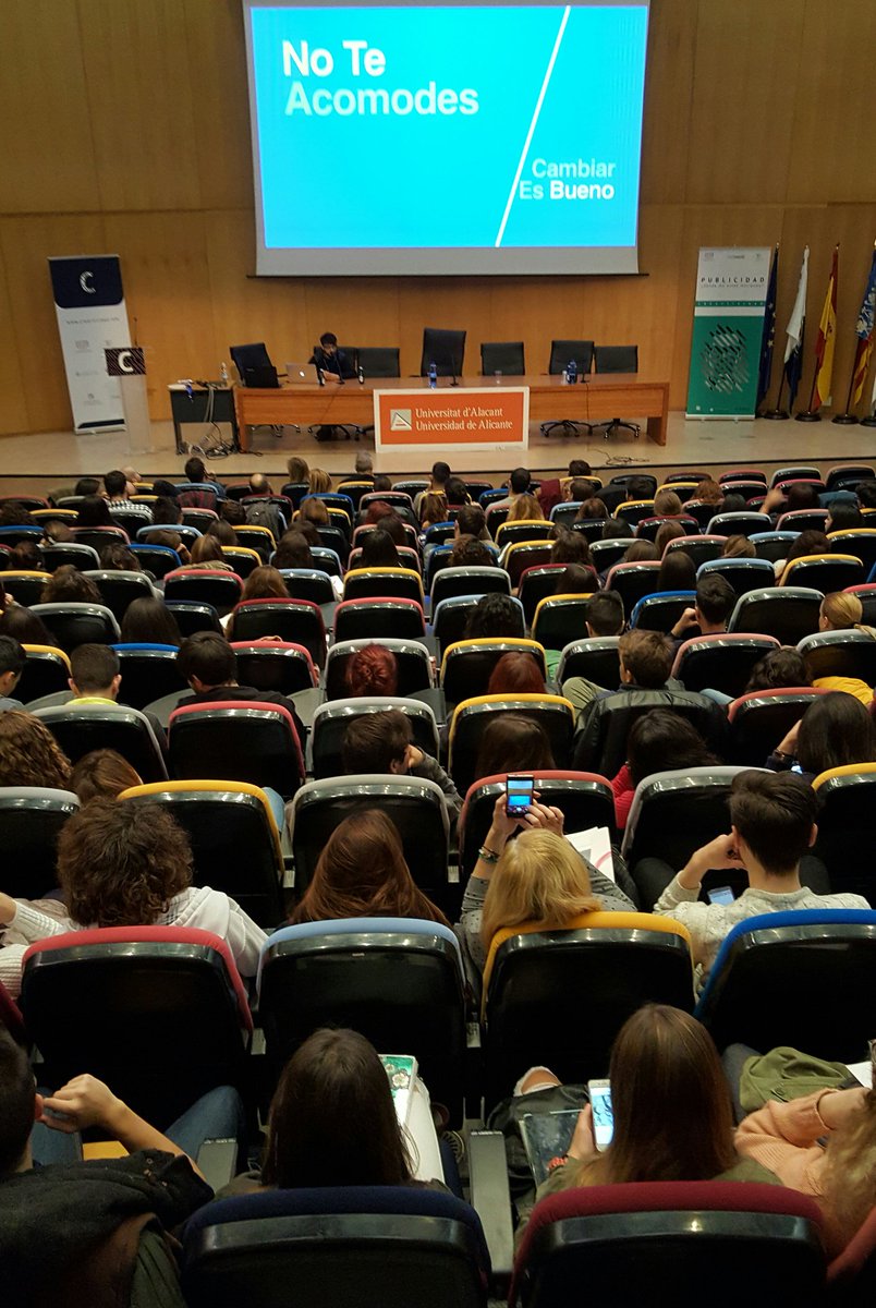 UA_Universidad's tweet photo. El aulario2 se llena de @CreactividadUA #comunicación #estrategia #marketing #seo #RedesSociales y mucho más https://t.co/mLNybeycTi