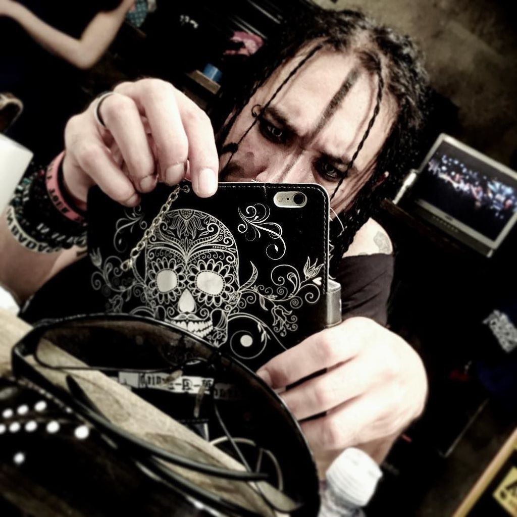 thekazrock's tweet photo. トキオー
マモナクデース。
#edge_of_strings
#tokyo
#final
#iphone_case
#goods https://t.co/6EjO5hLfTO https://t.co/7nIVRiGCVl