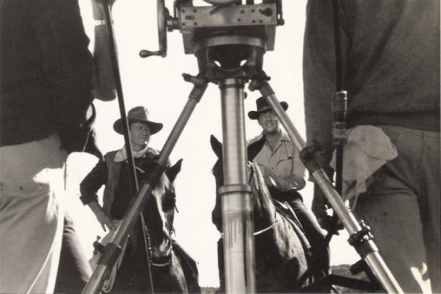 ParamountNetESP's tweet photo. John Wayne y Dean Martin en el rodaje de 'Los cuatro hijos de Katie Elder' (1965) 🎥 #TBParamount

Esta tarde a las 17:25h https://t.co/KvwL3XpKXa
