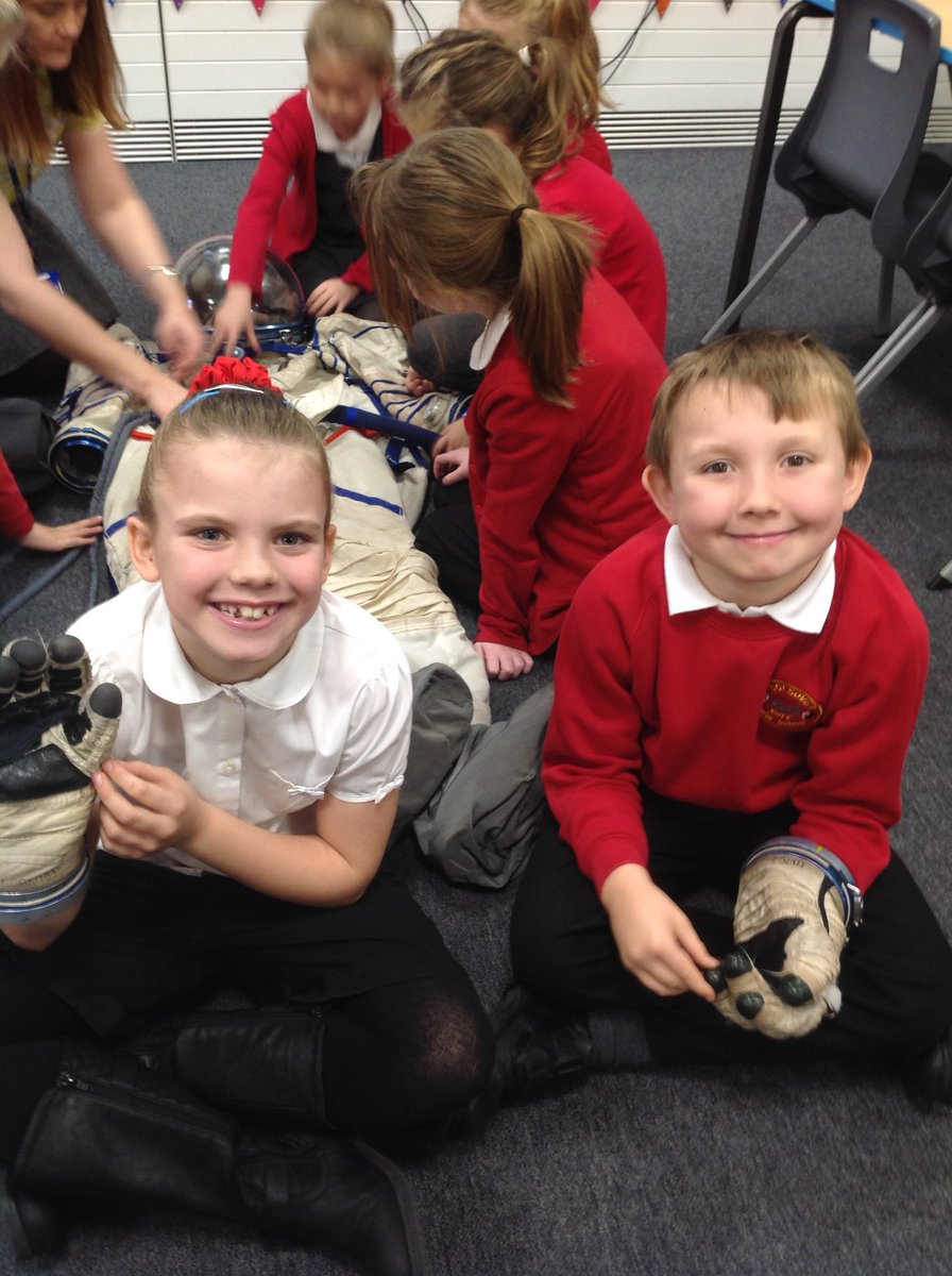 BolsoverJuniors's tweet photo. We're learning all about space. #spacesuit #3sw @STEMLearningUK @astro_timpeake https://t.co/QRKnh0kRyT