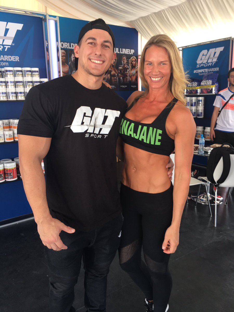 AlexaTowersey's tweet photo. Pretty sure this guy needs no introduction @SadikHadzovic @GATSupplements πͺπ»πͺπ»πͺπ»#Dubai #fitnessexpo #simblelive #gatsports #bodybuilding https://t.co/MoM4ye134q