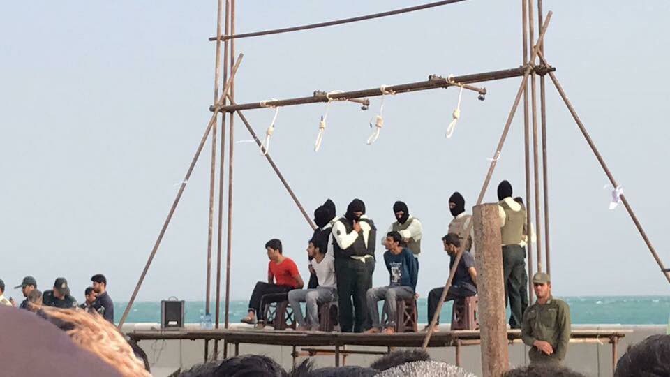 pelpasha's tweet photo. 4 Arab men hanged up (executed) in Qeshm Arab island yesterday by #Iran's regime.
Please help spread this and stop media blackout in #iran https://t.co/60bl8FWsxX