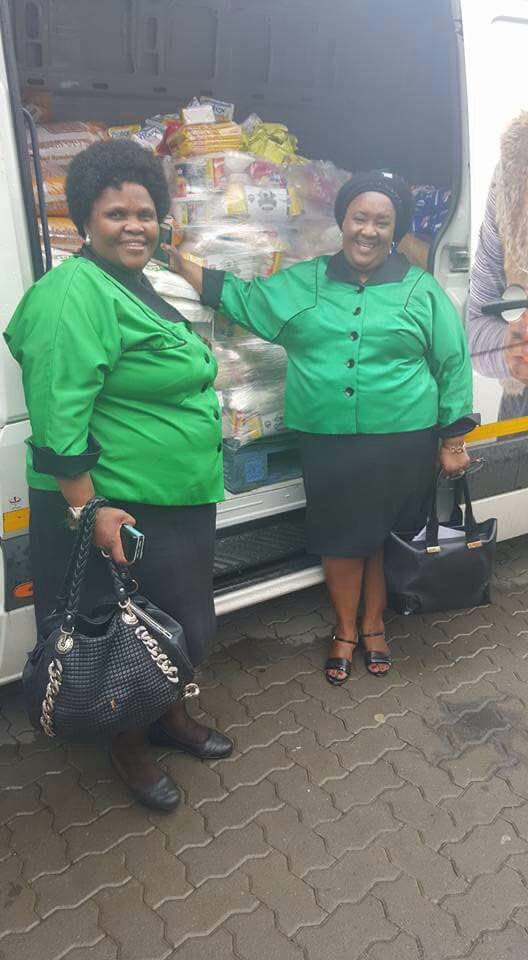 abaphathi's tweet photo. "@ANCWomensLeague: We're on our way to visit Alexander flood victims #ANCWL https://t.co/LueVftUGqh"sekushonda thina https://t.co/fAYhvnPGN1