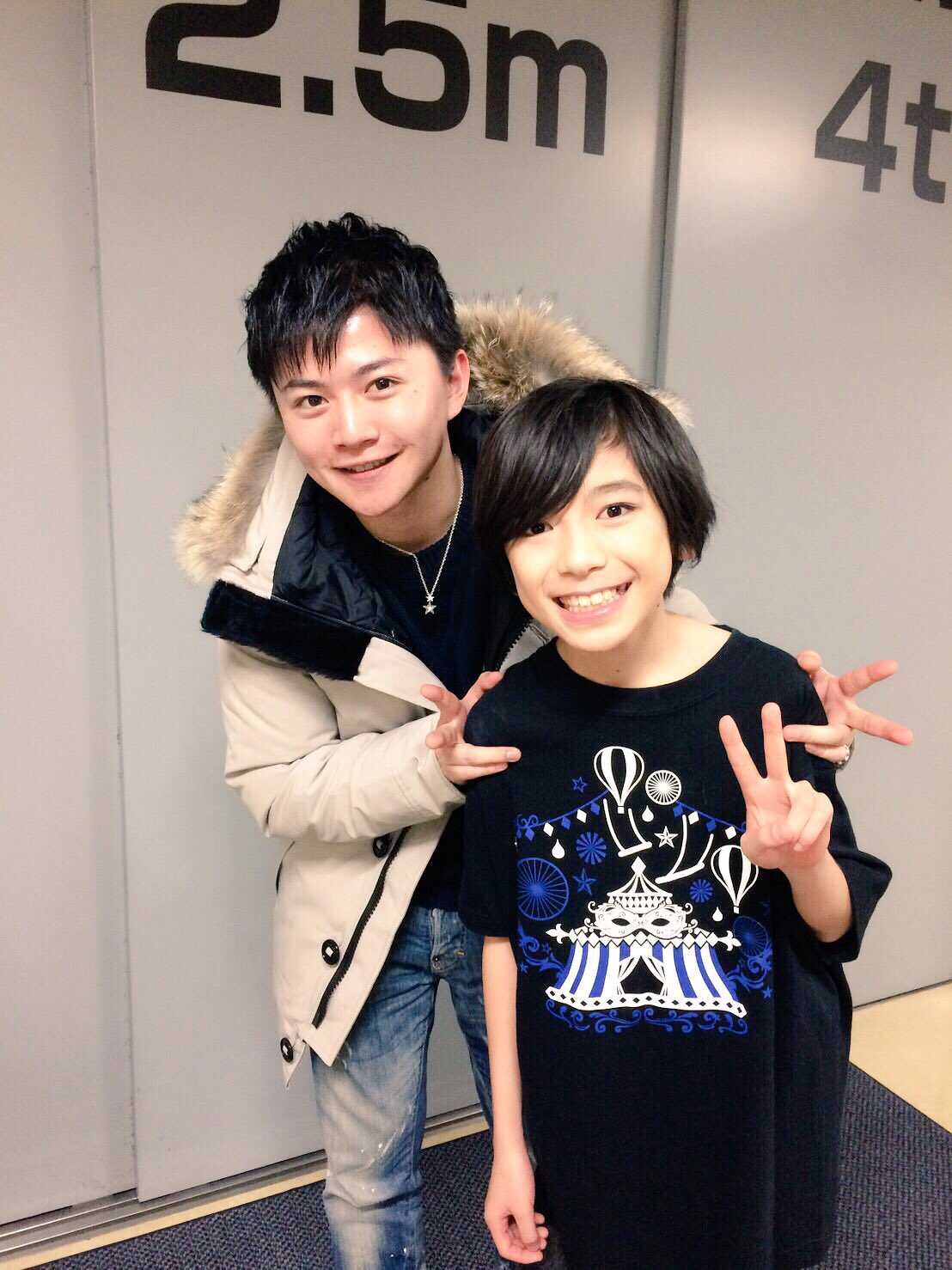 西井幸人 今日は 黒執事 ｎｏａｈ ｓ ａｒｋ ｃｉｒｃｕｓ を観劇 いやーすごかった セットも照明も衣装も演出も 僕は2代目シエルをやったのですが今回はサーカスが主体のストーリーで個人的にすごく好きな舞台でした 写真はみっちゃん じんちゃん