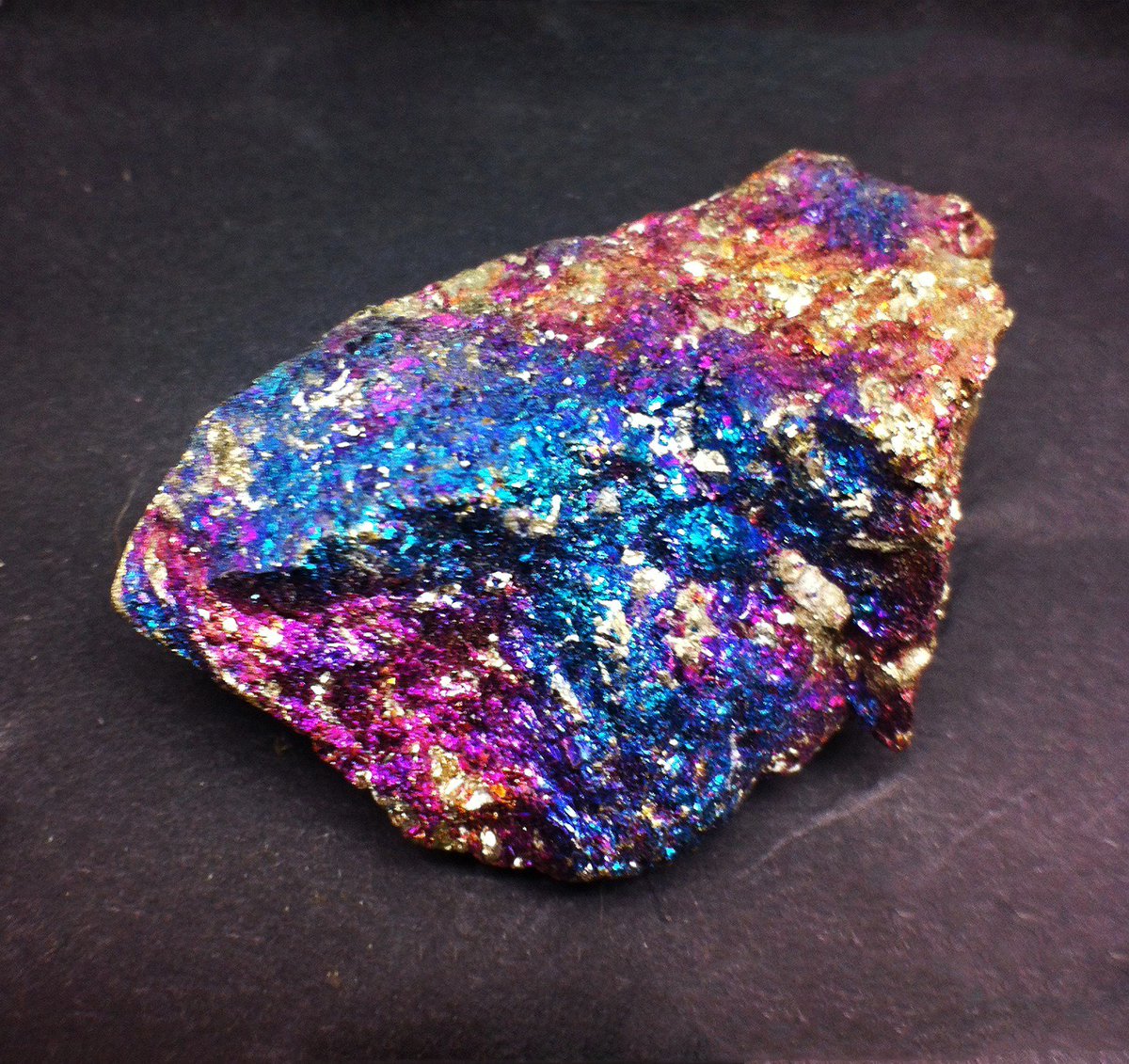 PierreMineral's tweet photo. La #chalcopyrite est un minéral très spirituel qui stimule la clarté d'esprit et l'intellect. 
https://t.co/t3QKCJjyTC https://t.co/4kK8TJyzhi