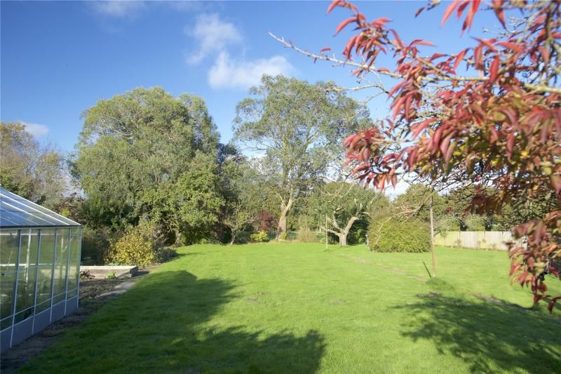 DomvsProperties's tweet photo. This generous family home is rural, yet close to amineties https://t.co/dSDP7Er5vJ #Property #Dorset #Stoborough https://t.co/2ctaG2rFAs