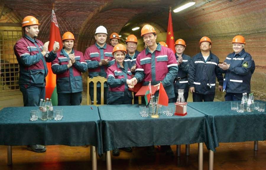 BelarusPotashCo's tweet photo. BPC signed the Memorandum of Cooperation with CNCCC
https://t.co/mWsNacmFIh https://t.co/p6XAxY20dX