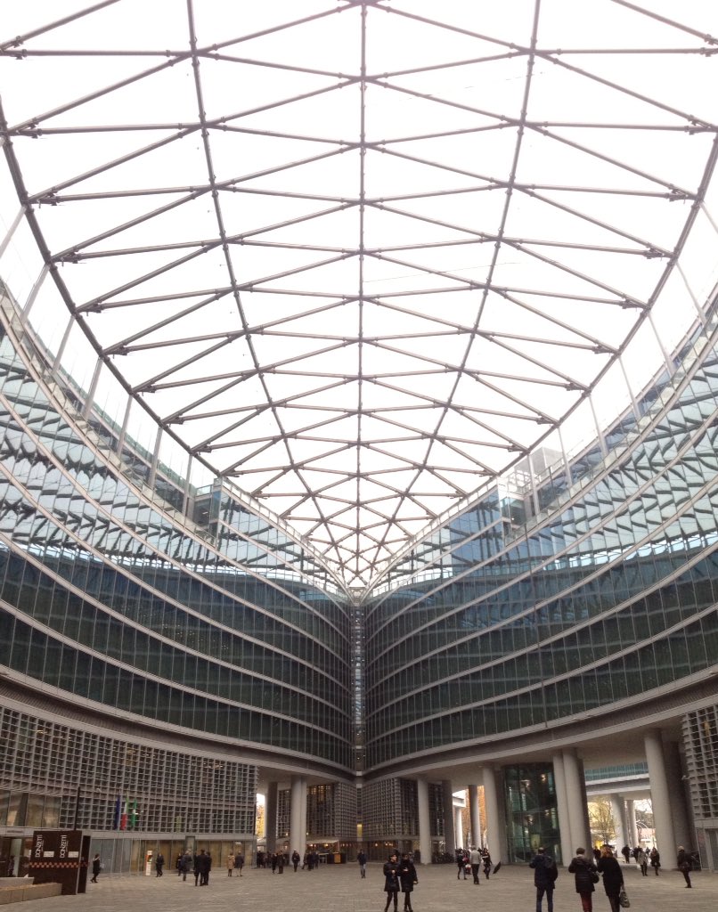 interior_ph's tweet photo. Nell #architettura della #regione #Lombardia si ricomincia a parlare di #foto e #architettura a guidarci il Ph @marcointroini https://t.co/cu2Y1xiiCg