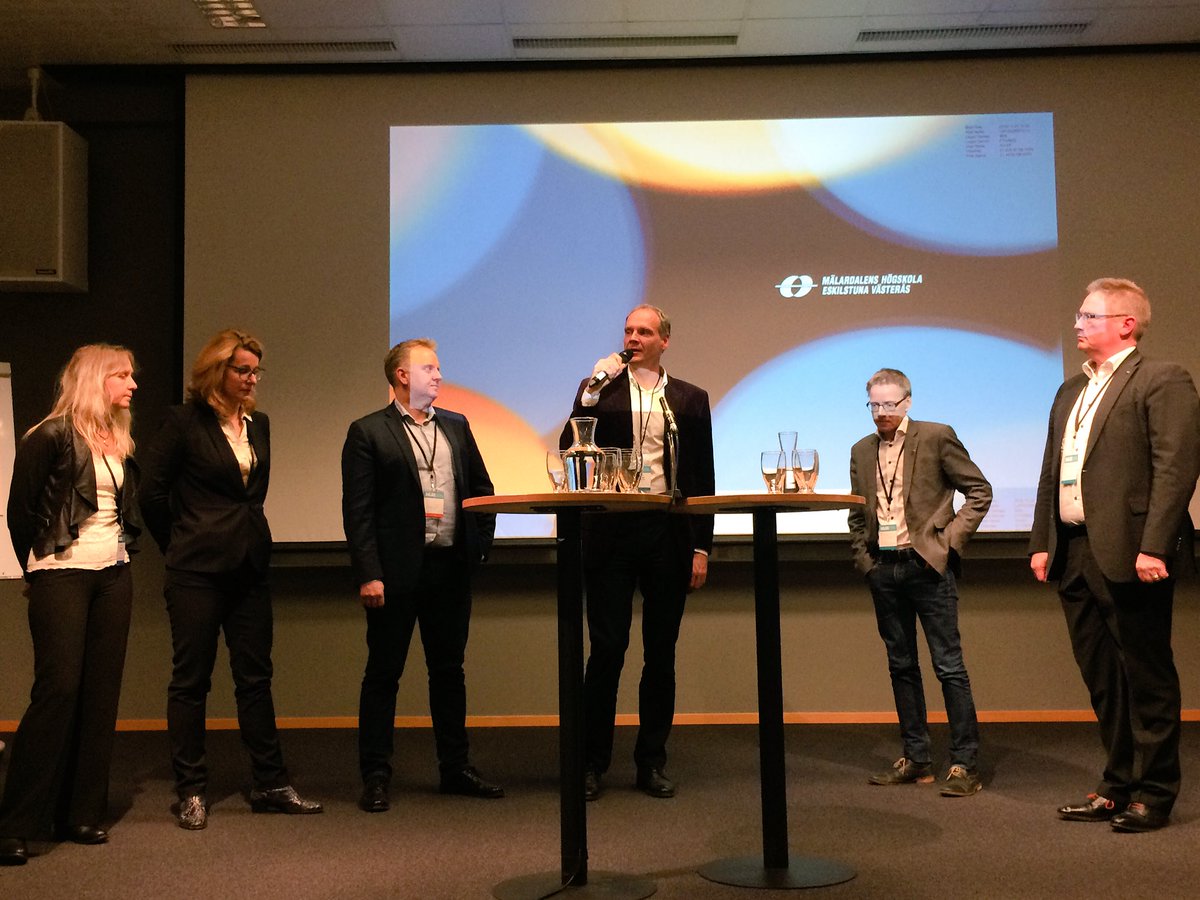 SynerLeap's tweet photo. "För att startup-kulturen och storföretagskulturen ska kunna mötas måste man fika tillsammans" @Peter_Lofgren_ #hub2016 #startups https://t.co/eRsIWskspx
