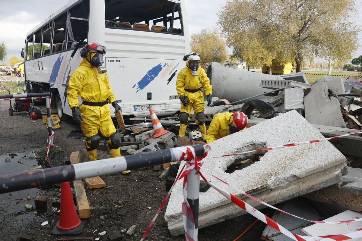 UMEgob's tweet photo. #epRiesgosTecnologicos Equipo #USAR #BIEM1 realiza labores de búsqueda y rescate de víctimas en ambiente contaminado https://t.co/cO87dWnZC1