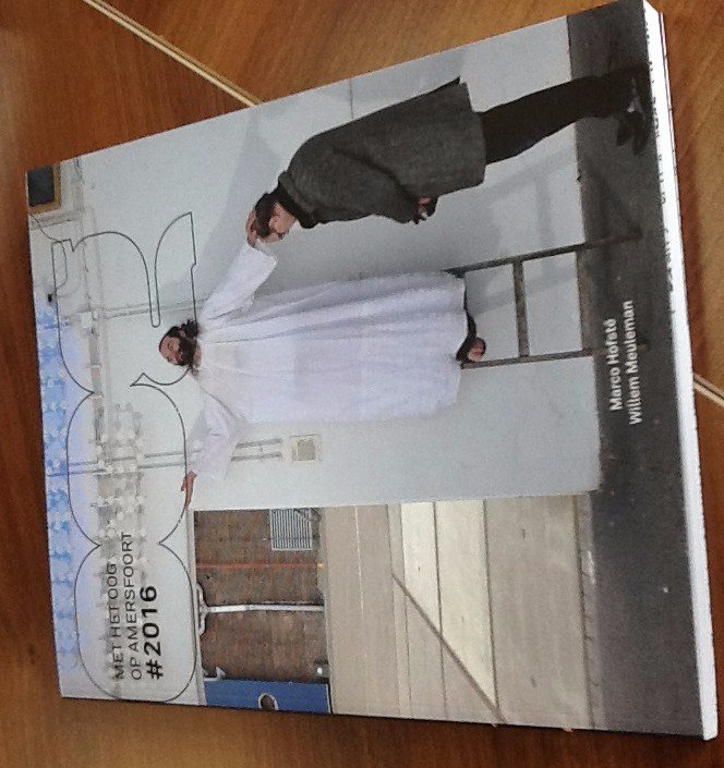 Vanaf vandaag in de boekhandel het mooiste cadeau vd Sint of Kerstman <a href="/oogopamersfoort/">Oog op Amersfoort</a> voor elke #033er
Sla 't boek toevallig open op pag 88