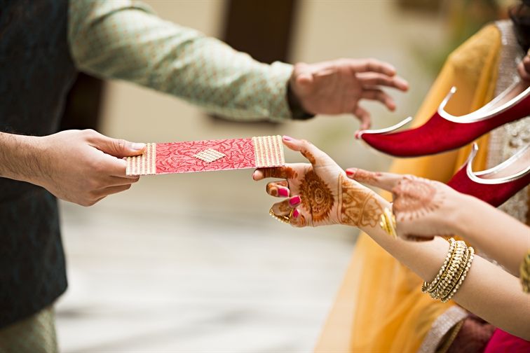 wedmegood's tweet photo. In This #CashlessEconomy, Hereβs How Gifting Is Being Done ! https://t.co/FLWLCmNxiW #demonetisation #weddings https://t.co/bzUSbGZfOc