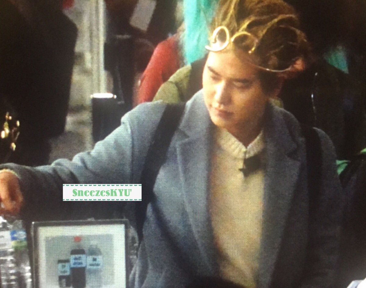 SneezesKYU's tweet photo. [Preview] 161124 Kyuhyun ICN to China @GaemGyu 난 바보인거같아요ㅠㅠ왜 안 따라갔나..진짜 후회했어요😭😭😭😭많이 보고싶었다고..잘다녀오세요~조심히 가고 몸을 잘챙기면 좋겠어요^^ https://t.co/b9Mwq6HdbT