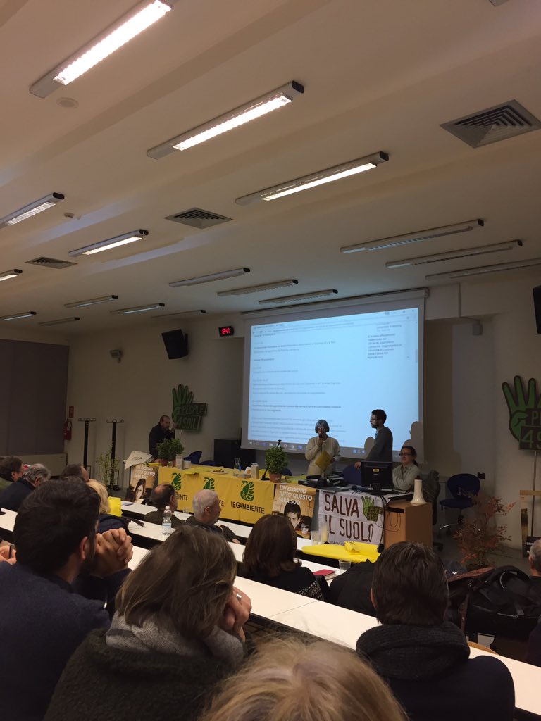 LegambienteBs's tweet photo. Report sul lavoro dei gruppi del mattino in corso.. e poi.. pranzo! https://t.co/2zq8iBjGdN