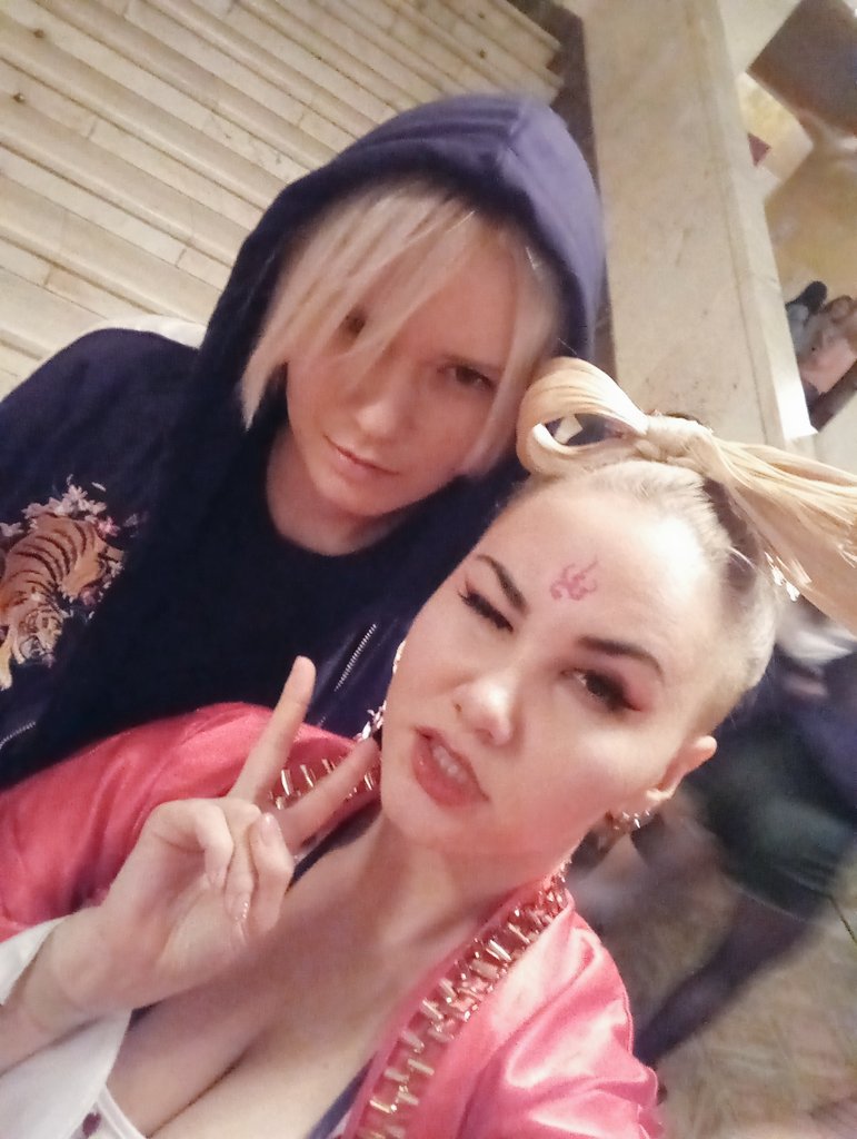 irbis_key's tweet photo. Не пойму как некоторые умудряются тыщупицот селфачей за фест запилить, ибо у меня всё. :с #opencon2016 https://t.co/X8r9Dy0KeD