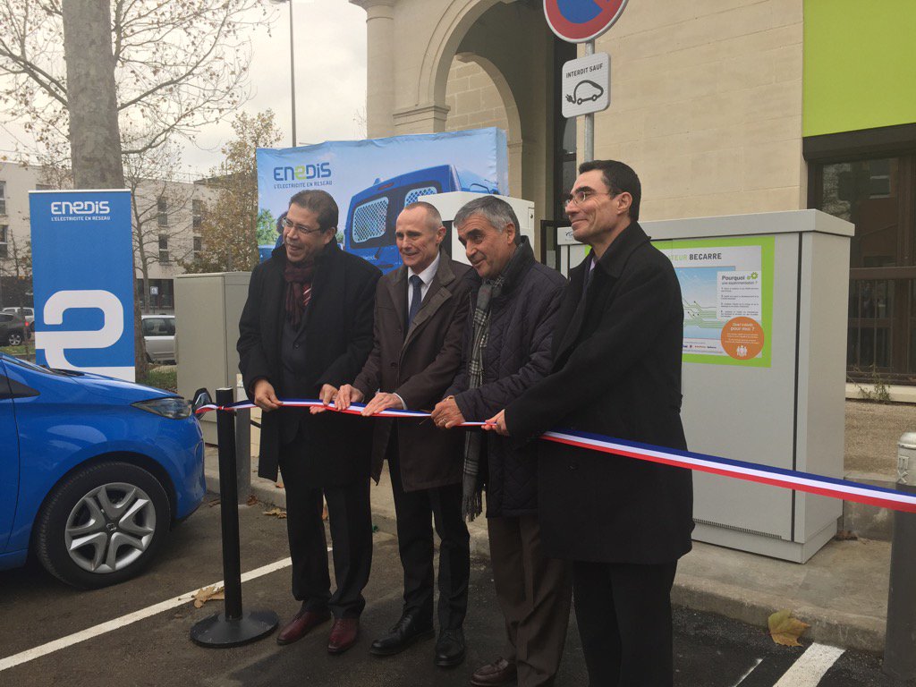 nina_legras's tweet photo. .@pole_moveo #controlsys #demonstrateur #becarre inauguré par le Maire @Les_Mureaux @enedis #dbt https://t.co/EwaaYjHeYA