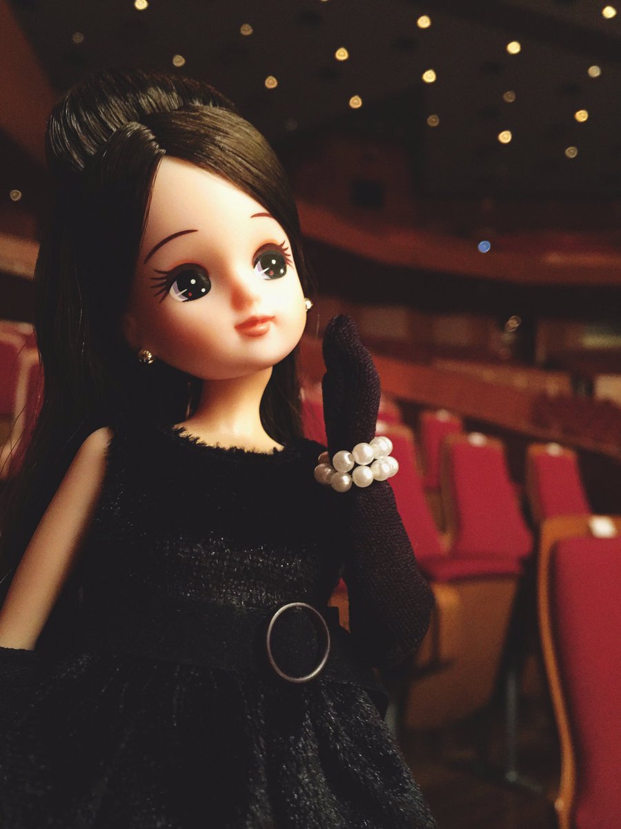 bonjour_licca's tweet photo. 今日は待ちに待ったパリ管弦楽団のコンサート♪ リカ、おめかししてきちゃった♡ 素晴らしい音色に、身をゆだね、心ゆくままに楽しむわ♪ #リカちゃんと聴くフランス最高のオーケストラ https://t.co/nlJVHRUsU7