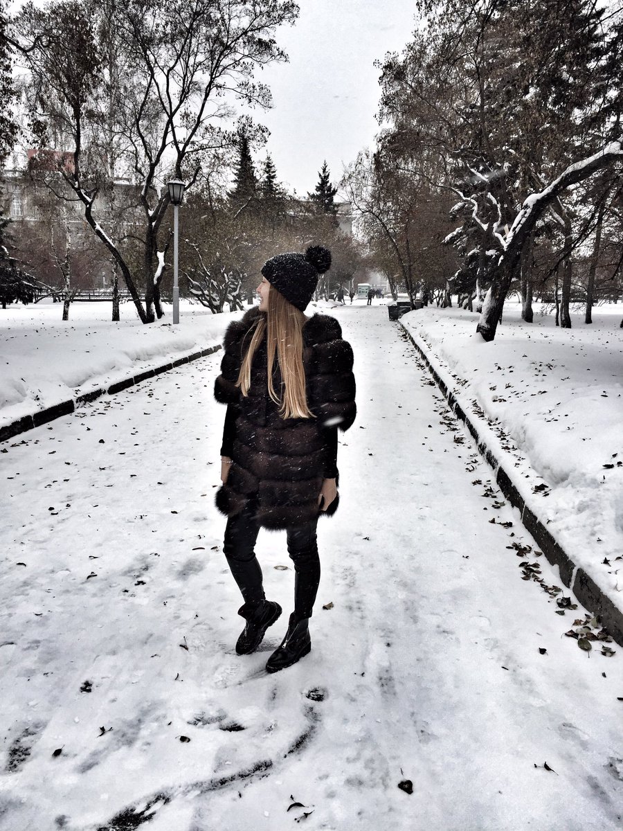 Летом жарко, зимой холодно, осенью и весной грязно... не знаю что и любить