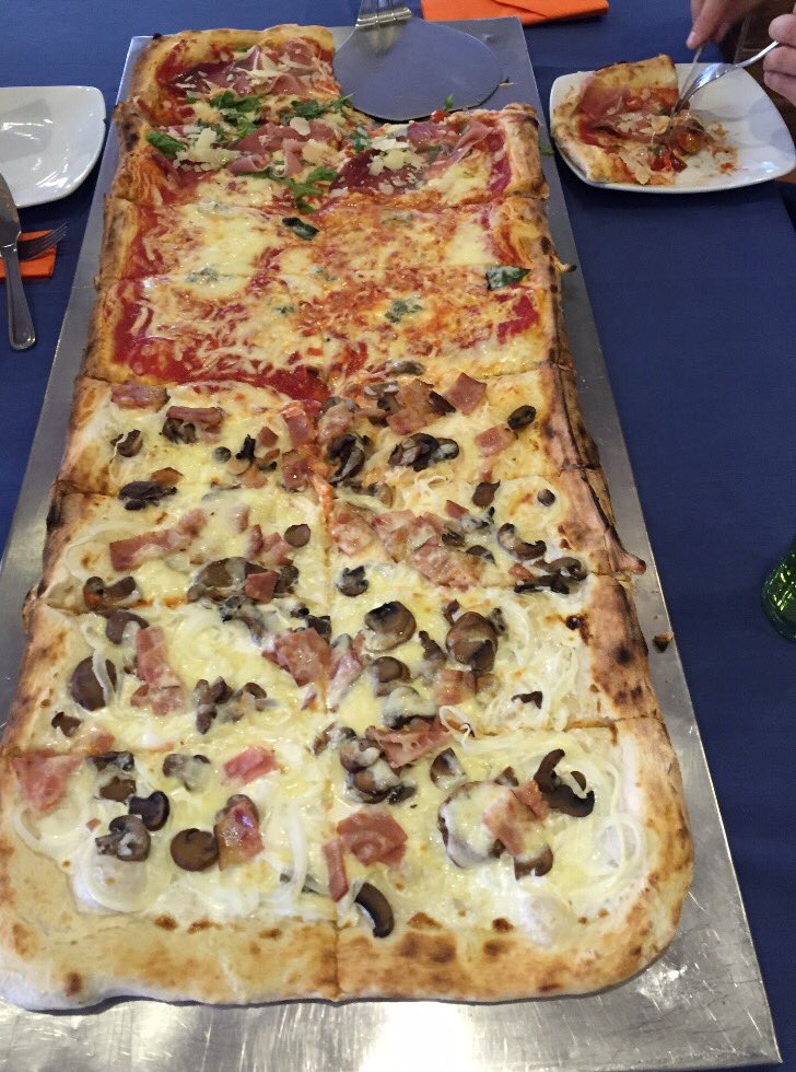 pizzametrogr's tweet photo. YA! Quieres ganar 1 METRO DE PIZZA GRATIS? participa! Síguenos y RT este twit . Cierre de sorteo a las 22:00 Suerte🍀 https://t.co/MJzak6P9m3