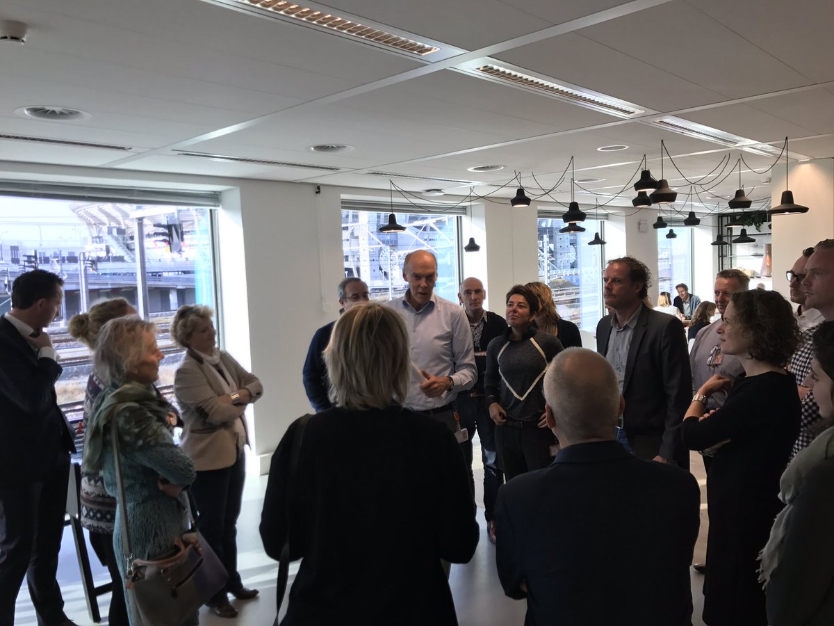 MGKempink's tweet photo. Broosz Community of Practice #nieuworganiseren vandaag bij pioniers van de #ING https://t.co/GRgLiXZ5xg