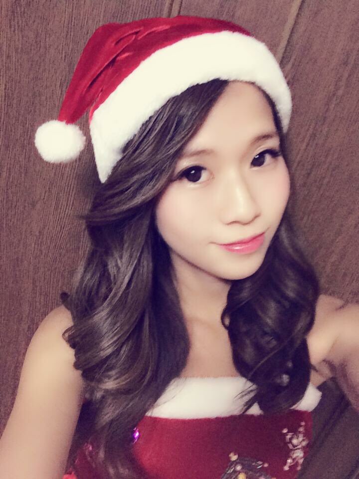 flora_manami's tweet photo. 🎅🏻🎄🎁【告知】🎁🎄🎅🏻

12月18日(日) 
④13:25〜14:35
⑤14:45〜15:55
⑥16:05〜17:15

出演します😋💖

スタジオクークーでの撮影で、
サンタコス🎅🏻💕なので
みなさん一緒にクリスマスしましょ💖

予約告知は後日いたします！ https://t.co/QYsffarD9q