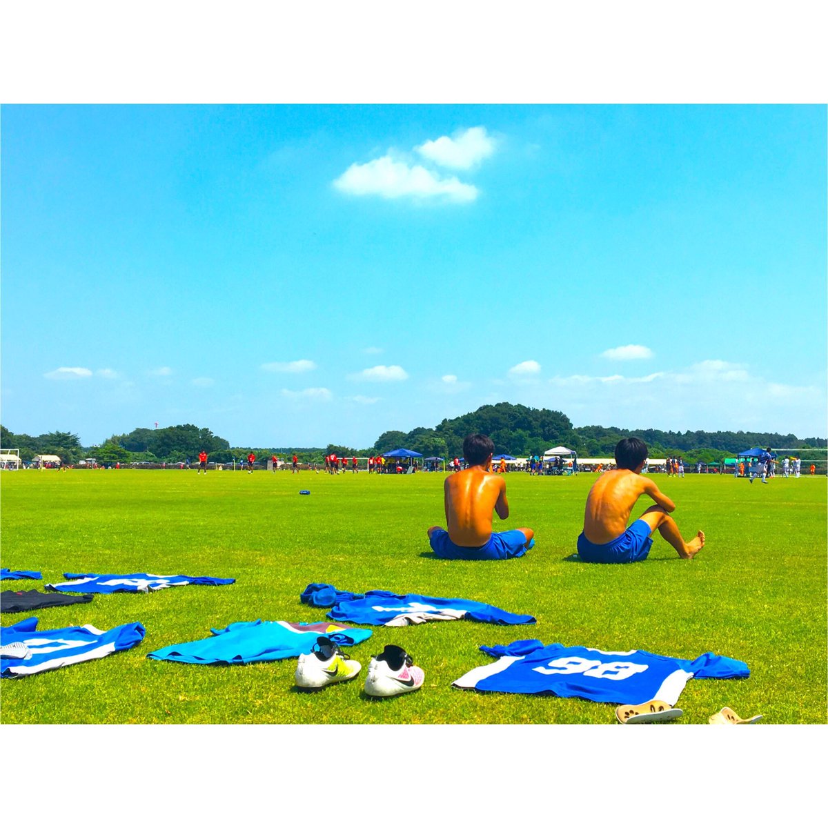0930_rui's tweet photo. 引退ツイート。
昨日で高校サッカーを引退しました。3年間白楊でサッカーができて幸せでした😭本当にいい仲間を持てました。感謝感謝感謝です。みんなありがとう！！
それと、昨日の試合で膝をやってしまって腫れてるなと思って触ってみたらまた膝に水が… https://t.co/Y5wiLpLzvt