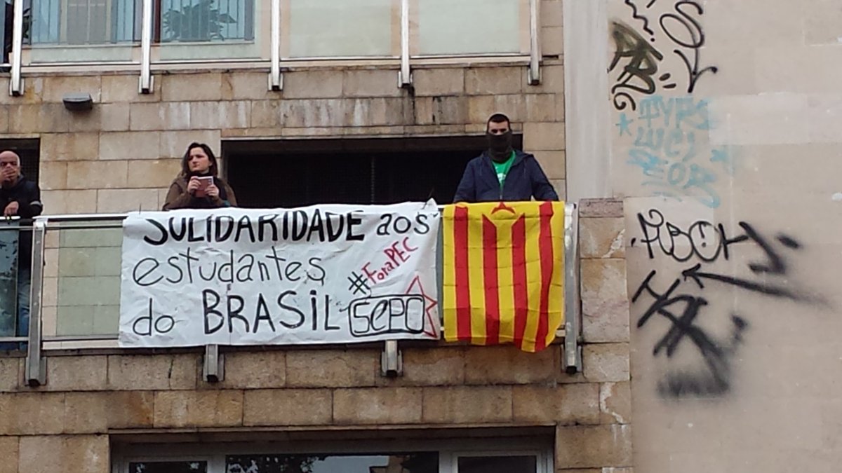 SEPC_nacional's tweet photo. Des dels Països Catalans: Solidaridade aos estudantes do Brasil #ForaPEC @ubesoficial https://t.co/x4NWbWnnzn