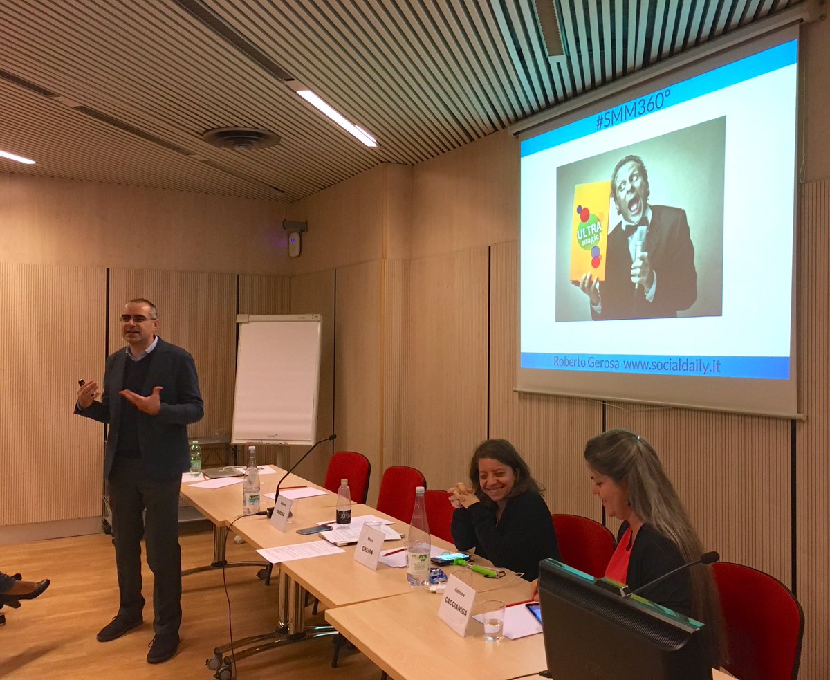 MonicaRossetti's tweet photo. A Scuola di #Social oggi al #smm360 
Giornata interessante grazie a @GerosaRoberto https://t.co/tEBGR7OUM8