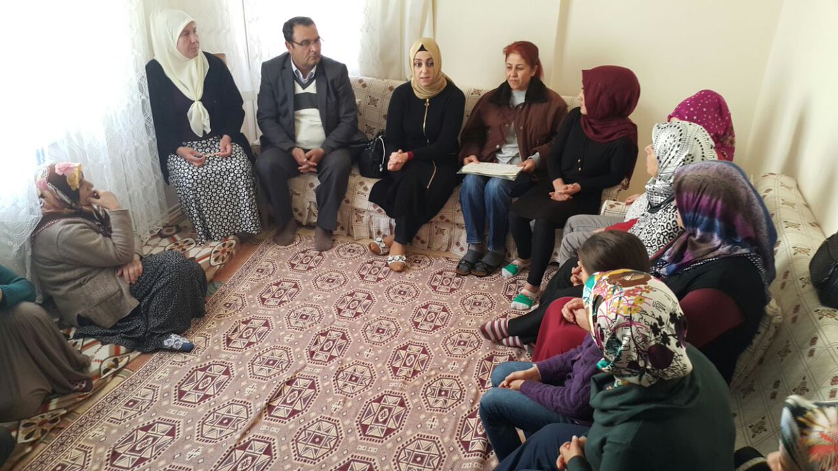 kadinkollari_AK's tweet photo. Teşkilat Bskmz Emine suna tarafindan Gaziantep'li bayan hemşerilerimizle ev toplantisi gerceklestirdik
@selvacam 
@muallavarol https://t.co/Jzqz7qv1Jc