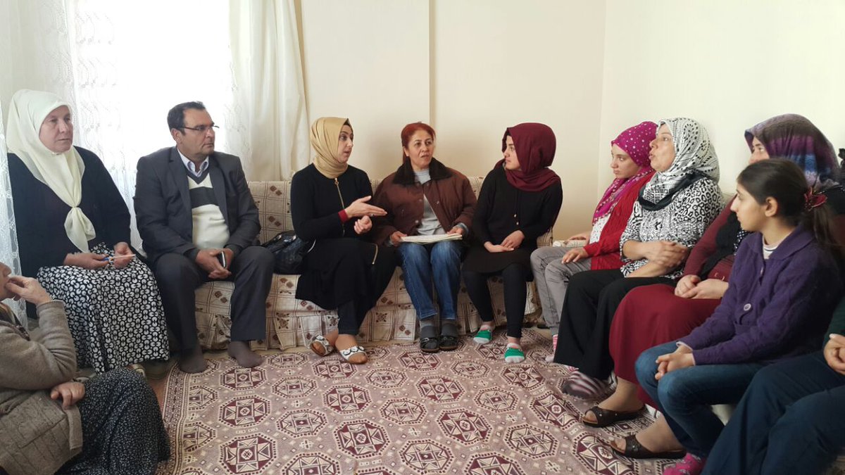 kadinkollari_AK's tweet photo. Teşkilat Bskmz Emine suna tarafindan Gaziantep'li bayan hemşerilerimizle ev toplantisi gerceklestirdik
@selvacam 
@muallavarol https://t.co/Jzqz7qv1Jc