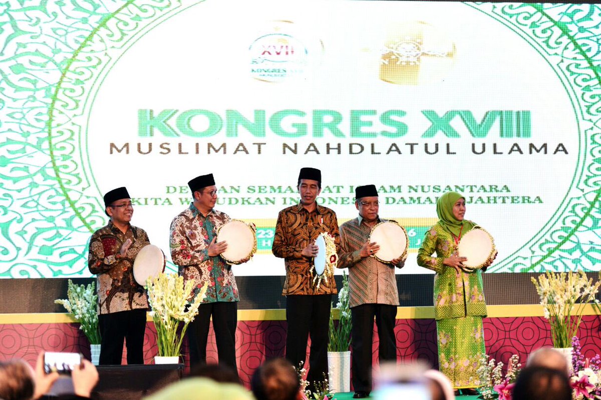 jokowi's tweet photo. Jakarta tidak panas, hanya hangat. Ada ibu2 muslimat, Jakarta jadi sejuk. Selamat Kongres Muslimat NU XVII, jaga kemajemukan bangsa -Jkw https://t.co/8jNIwjMnrj