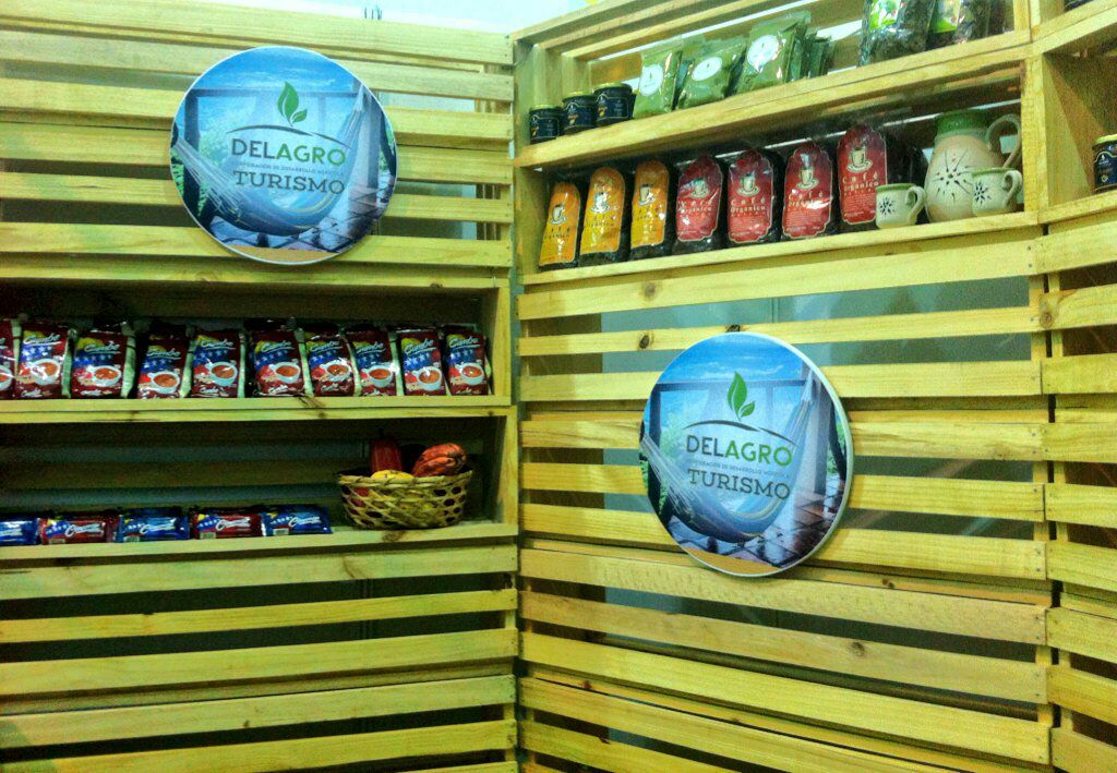 CacaoOderi's tweet photo. SABIAS QUE// La produccion de chocolate @CacaoOderi esta presente FITVEN Margarita 2016 #SomosGestionEmpresarialSocialista #DescubreCimarron https://t.co/cuZKko5DNk