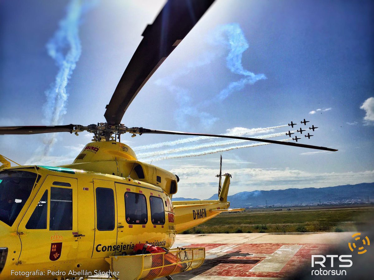 Rotorsun's tweet photo. En Alcantarilla, con la fantástica @patrullaguila en pasada. Todo un espectáculo. #rotorsun #aguilas #bell412 #firefigting https://t.co/kQXqUqgxzk
