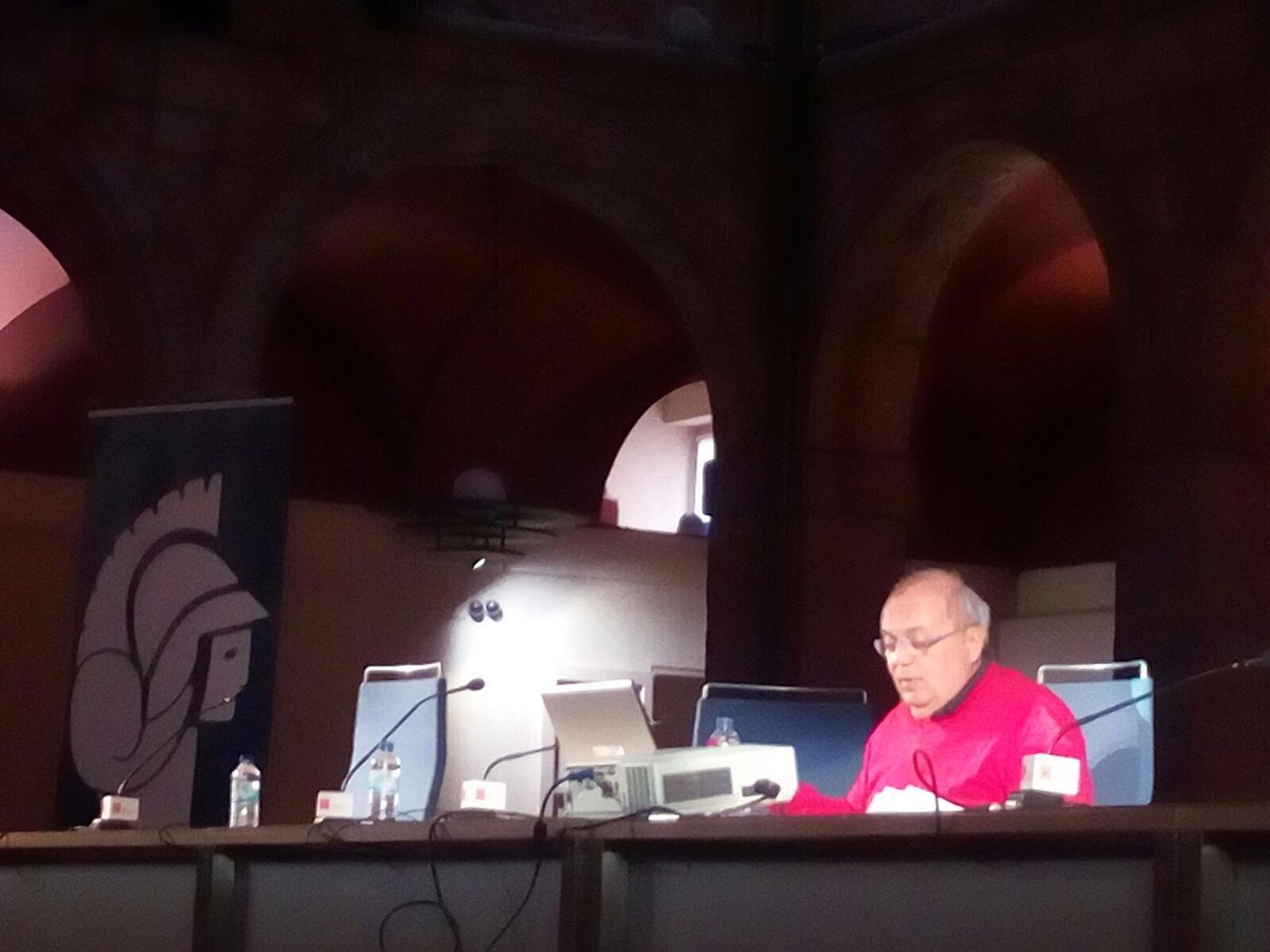 ColArqMadrid's tweet photo. Continúa César tras el descanso... vamos con un poco de retraso, pero muy interesante esta #RAM2016 https://t.co/P6SHi1X276