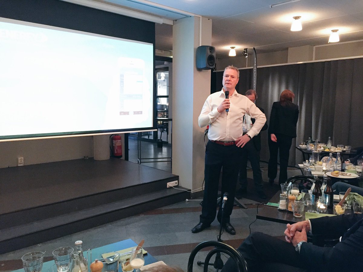 GreaterThan_AB's tweet photo. Nu är Sten Forseke, GT's grundare, uppe på scenen för att tala #GTlunch https://t.co/5tKNnx1je2