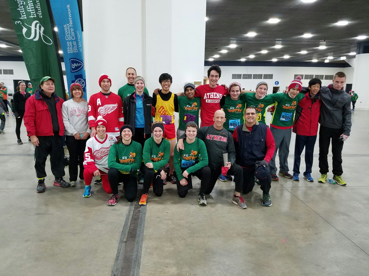 AthensXCountry's tweet photo. Ready for Turkey Trot!!! #redhawkpride #alumnilove #XC16 https://t.co/YJAJytrJSf