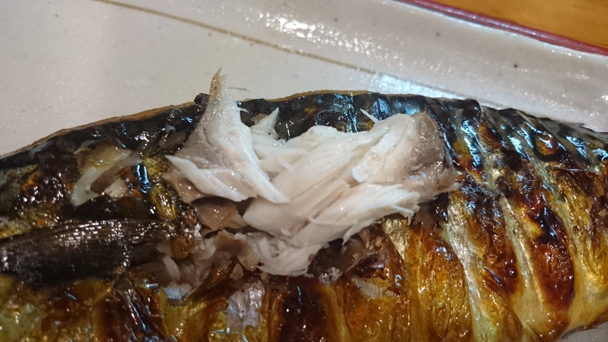 大阪人 大阪駅前第4ビル地下の干物専門居酒屋ひもの野郎 ここは火山灰をつかって干す灰干しが目玉 さば 秋刀魚 あじ アイゴ かます いか 鮭 ツボ鯛 ホッケ のどぐろ 金目 いろんな干物が定食でも食べられます 干物とは思えないほどふっくらして