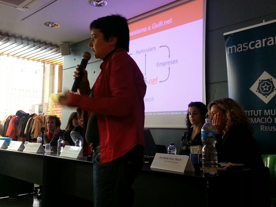 Mas_Carandell's tweet photo. La Laura parlarà de les xarxes de comunicacions @capa8net i @guifinet
#EconomiaCol.laborativa. Ella defensa les #TIC a l'abast de tothom. https://t.co/7qdQQeAtc9