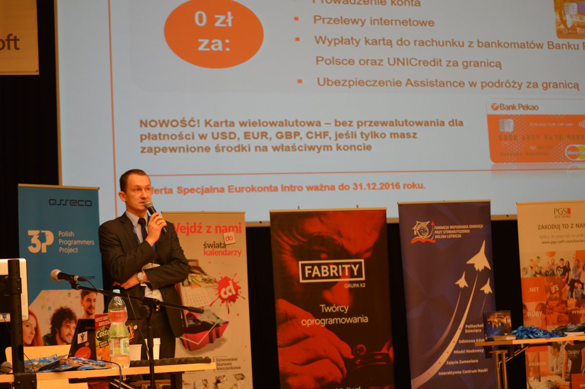 ITADRzeszow's tweet photo. Bank #Pekao przedstawił swoją ofertę i innowacyjność w świecie #IT na #ITADPRZ2016! #Rzeszow #PRz #Itacademicday #BLIK https://t.co/ty1idFjSEO
