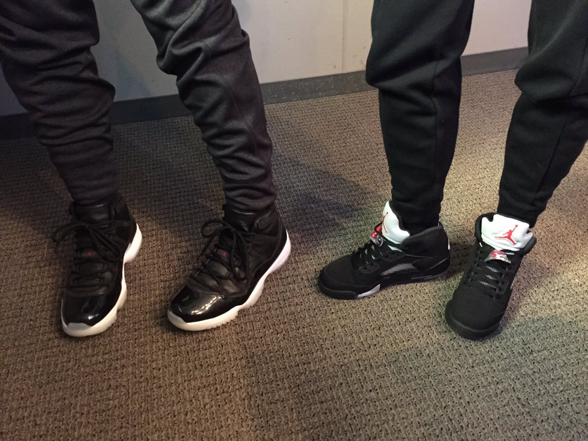 rafusetolose's tweet photo. When you & your co-anchor smash the sneaker game on Thanksgiving! @WOKVChristy #jsonourfeet https://t.co/1Sl3vaurou