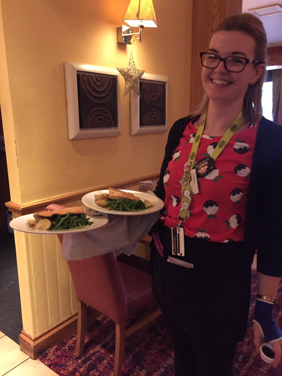 1st Xmas meals served @ the Halfway #festivemenulaunch <a href="/WeAreSUGM/">WeAreSUGM</a> <a href="/newey33/">Evette Bozsa</a> <a href="/timbobarton/">Tim Holder</a> <a href="/jess/">Jessica Verrilli</a>