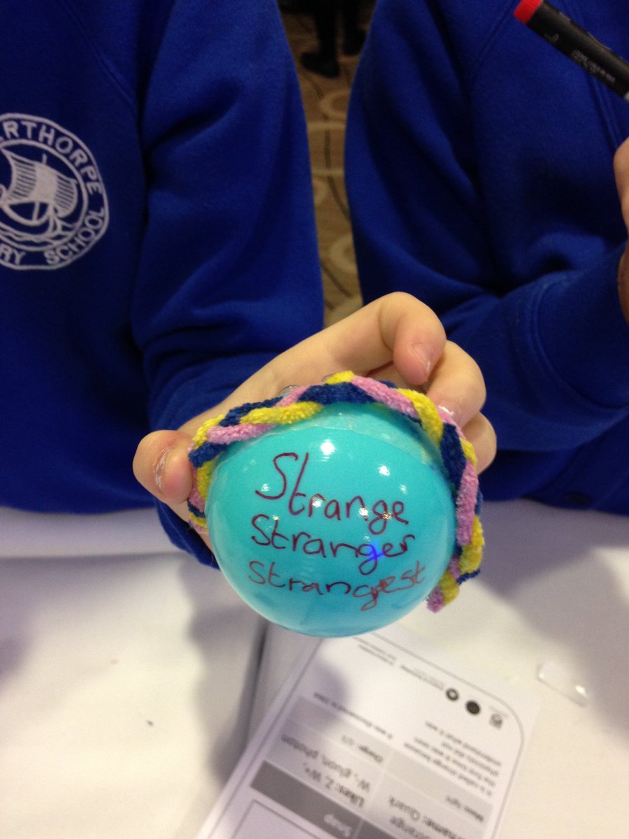 EAMilneCentre's tweet photo. What an amazing event #STEMinAction, making quarks with really smart primary school kids 😀  @UniOfHull @looknorthBBC @RadioHumberside https://t.co/97DBqLuBxR