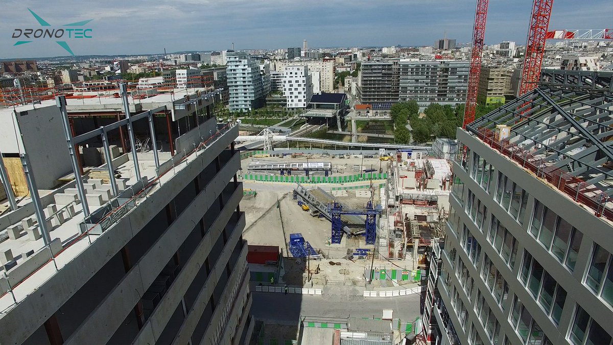 Bouygues_Immo's tweet photo. #Innovation : des drones dans le bâtiment? c'est au #simi2016 avec @ReseauDronotec @parrot @yannick_levy https://t.co/PNOCRUZNhi https://t.co/zbRXBBuexx