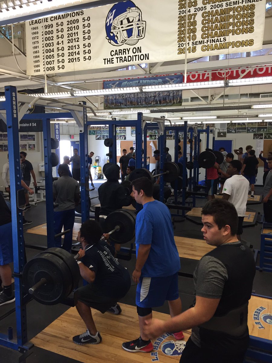 LHHighlanders's tweet image. Happy Thanksgiving from La Habra football! Just carrying on the LH tradition! #Diegostrong #LHstrong #WBTNP