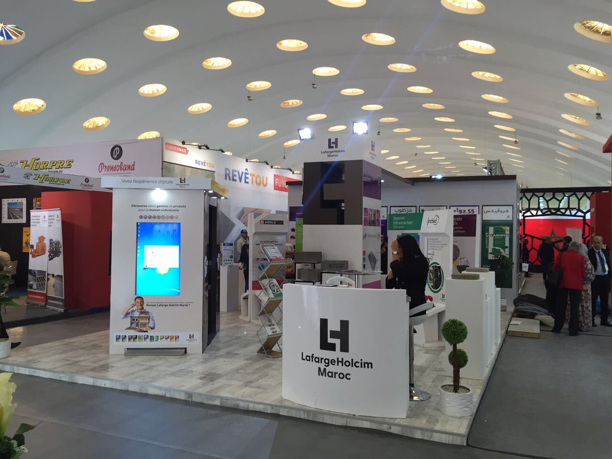 CobuzMarcel's tweet photo. Salon Bâtiment: Innovation of products at full speed and virtual reality! Great display of our last months work on digital!@LafargeHolcim https://t.co/n0rbwxBKXe